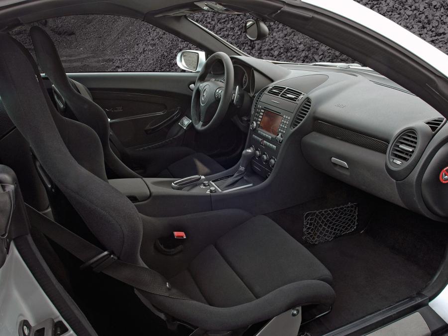 Интерьер Mercedes-Benz SLK55 AMG Black series 2006 года  (фото 10 из 11)